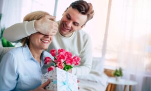 Send Anniversary Gifts to India