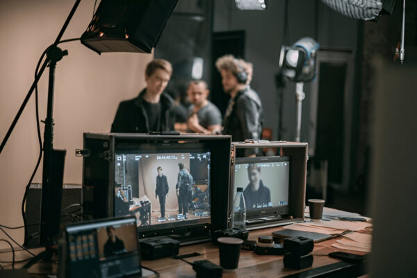 Short-Form Commercial Videos for Social Media Marketing Short-Form Commercial Videos for Social Media Marketing