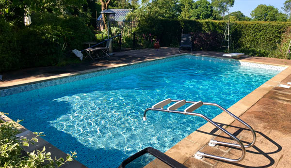 Swimming pool maintenance Beaconsfield