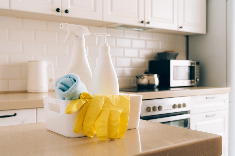 Cleaning Kitchen Cabinets and Drawers